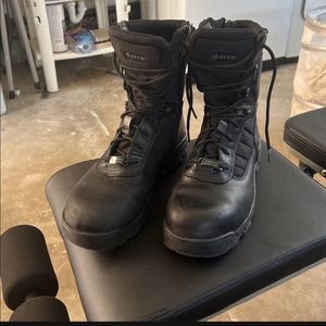 Bates mens work boots.